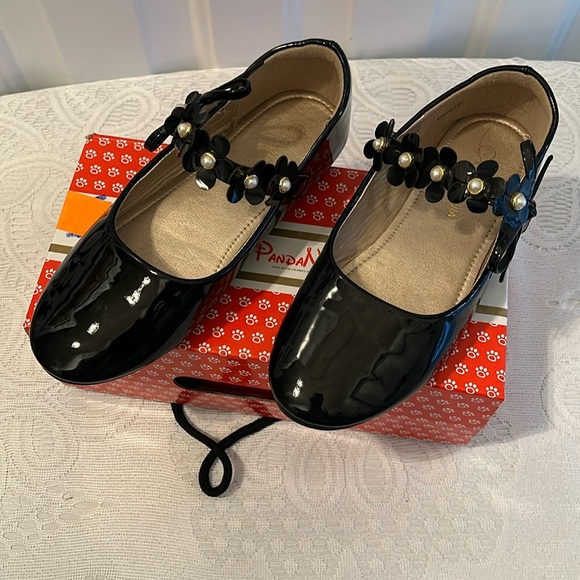 Girls size 2 shoes. - Picture 1 of 5